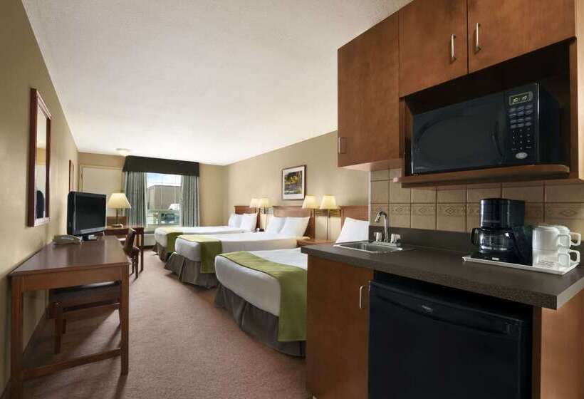 בית מלון כפרי Super 8 By Wyndham Fort St. John Bc