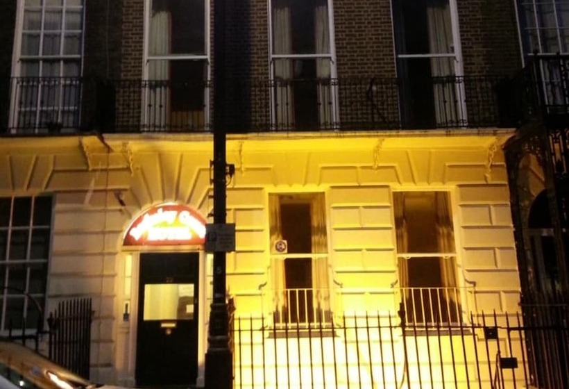 בית מלון כפרי Berkeley Court