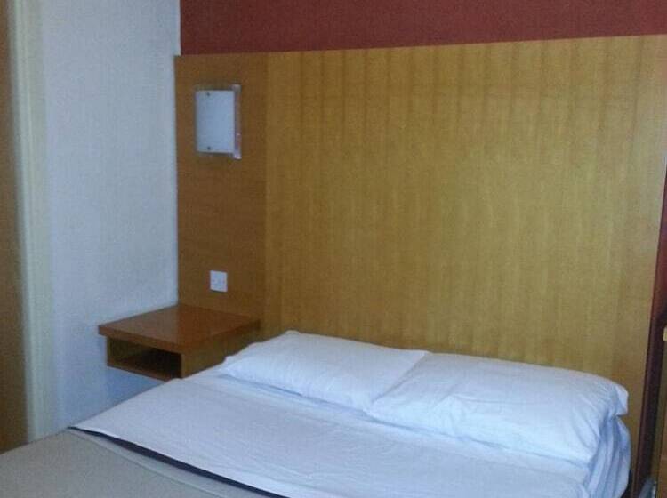 בית מלון כפרי Berkeley Court