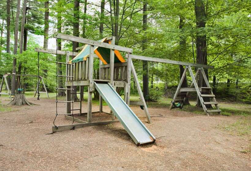 فندق Travelodge By Wyndham Bracebridge