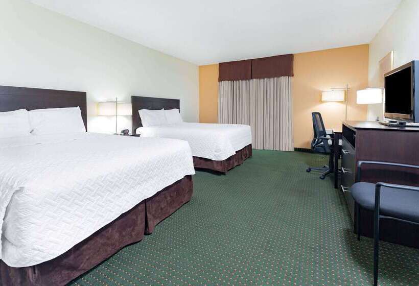 فندق Travelodge By Wyndham Bracebridge