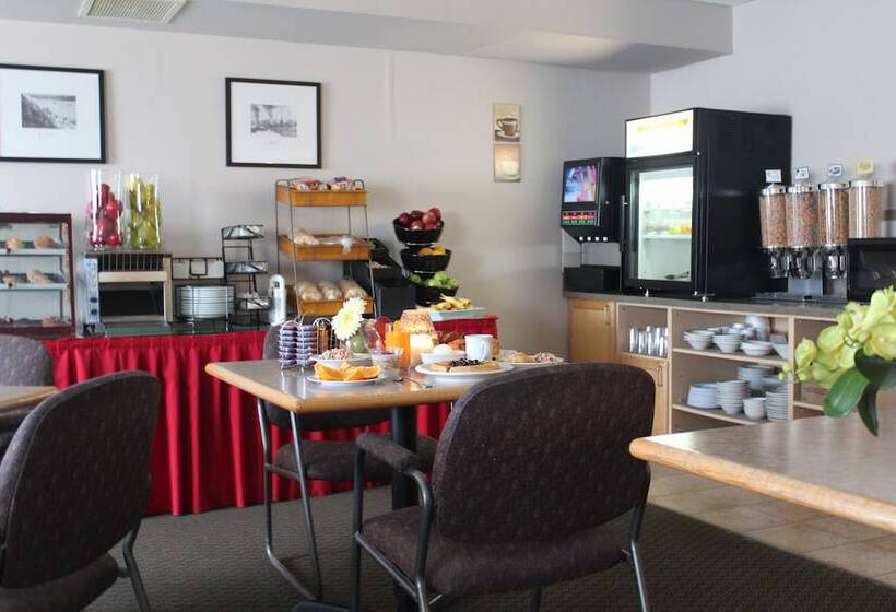Отель Travelodge By Wyndham Fort Mcmurray