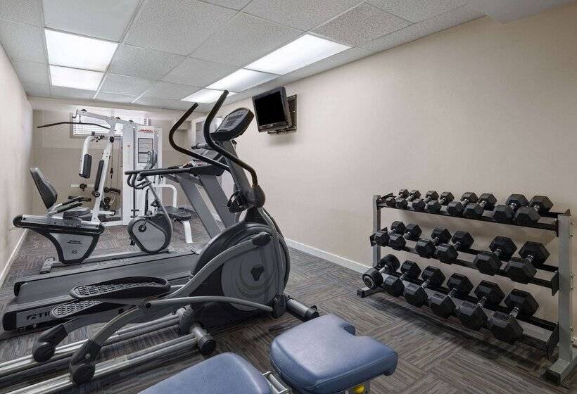 בית מלון כפרי Travelodge By Wyndham Fort Mcmurray