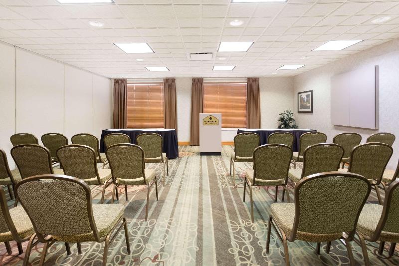 בית מלון כפרי Wingate By Wyndham Calgary South