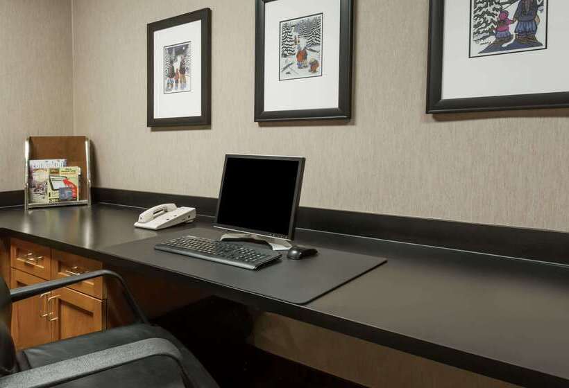 هتل Wingate By Wyndham Edmonton West