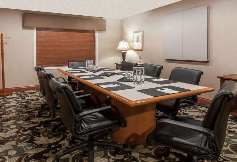 هتل Wingate By Wyndham Edmonton West