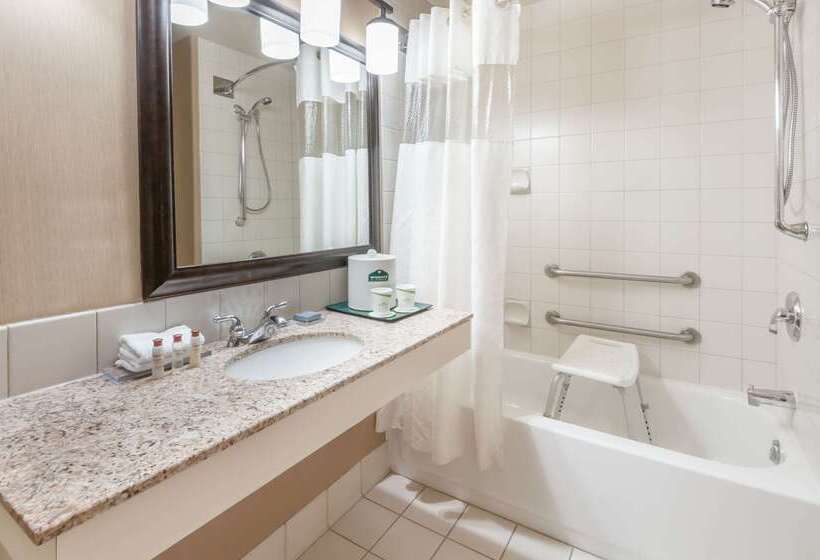 هتل Wingate By Wyndham Edmonton West