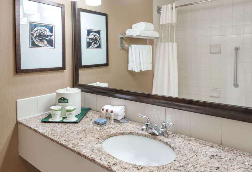 هتل Wingate By Wyndham Edmonton West