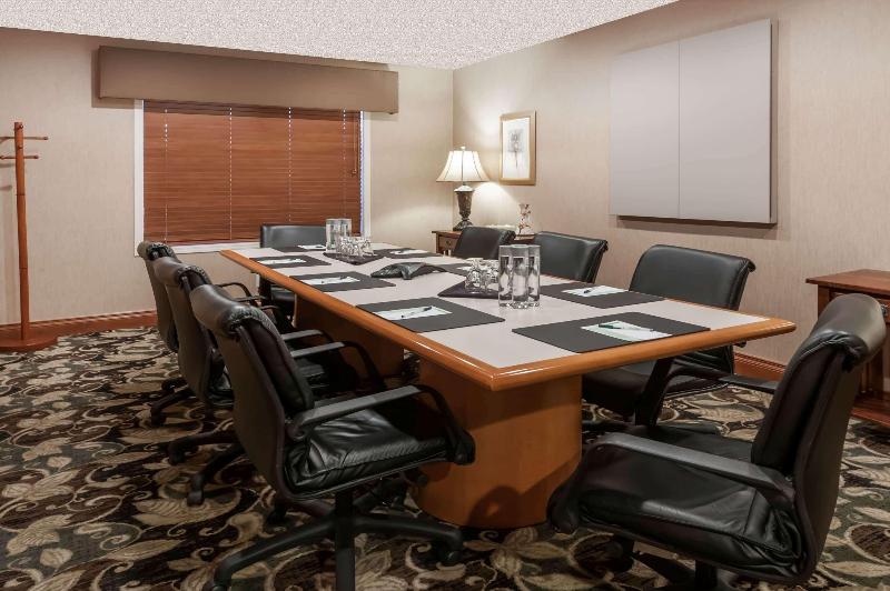 هتل Wingate By Wyndham Edmonton West