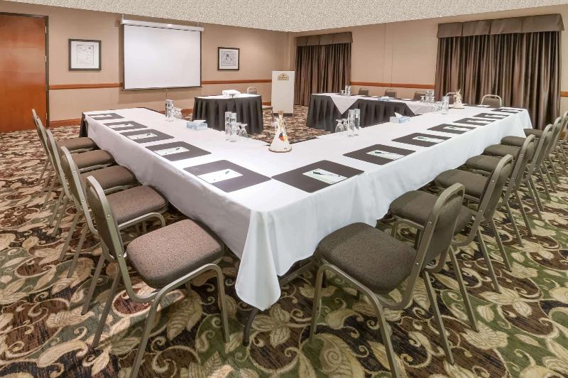 هتل Wingate By Wyndham Edmonton West