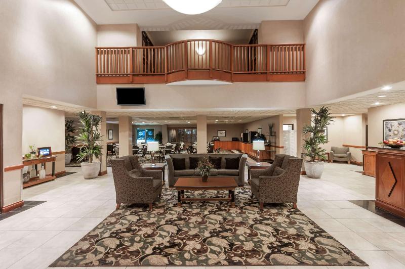 هتل Wingate By Wyndham Edmonton West
