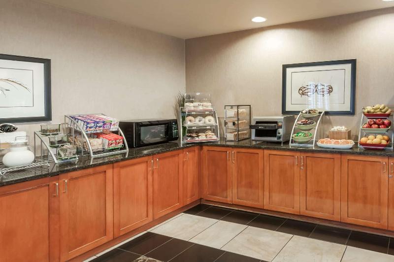 هتل Wingate By Wyndham Edmonton West