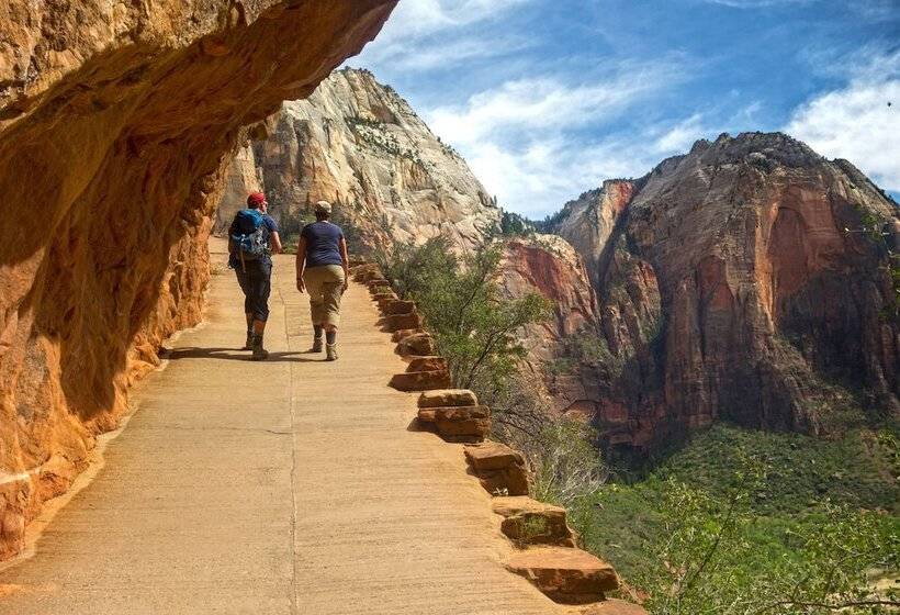 هتل Zion Lodge   Inside The Park