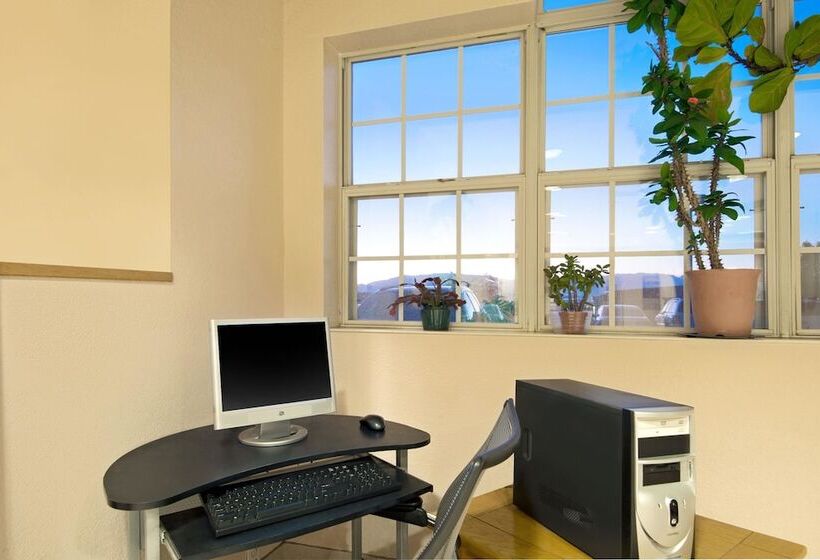 Microtel Inn & Suites By Wyndham Albuquerque West