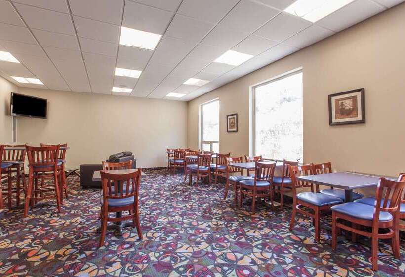 مُتل Super 8 By Wyndham Kamloops On The Hill