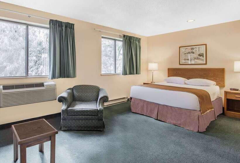 Motel Super 8 By Wyndham Kamloops Bc