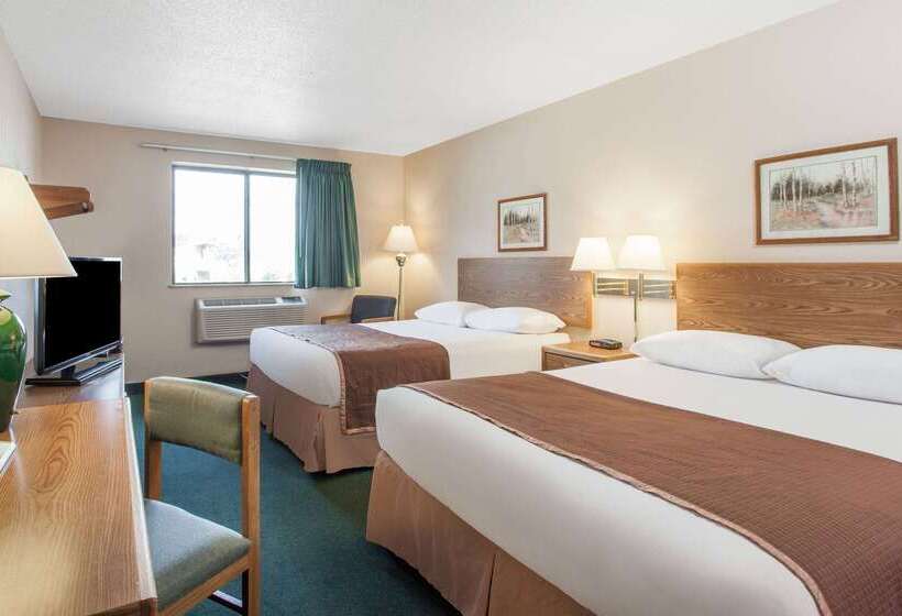 Motel Super 8 By Wyndham Kamloops Bc