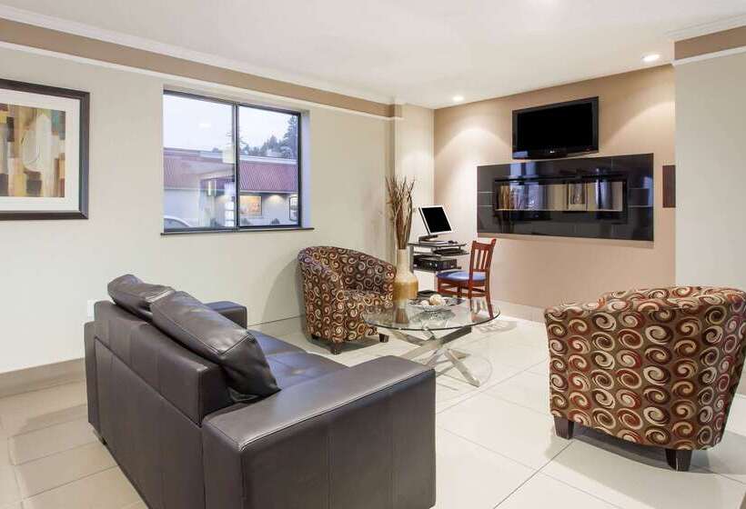 مُتل Super 8 By Wyndham Kamloops On The Hill