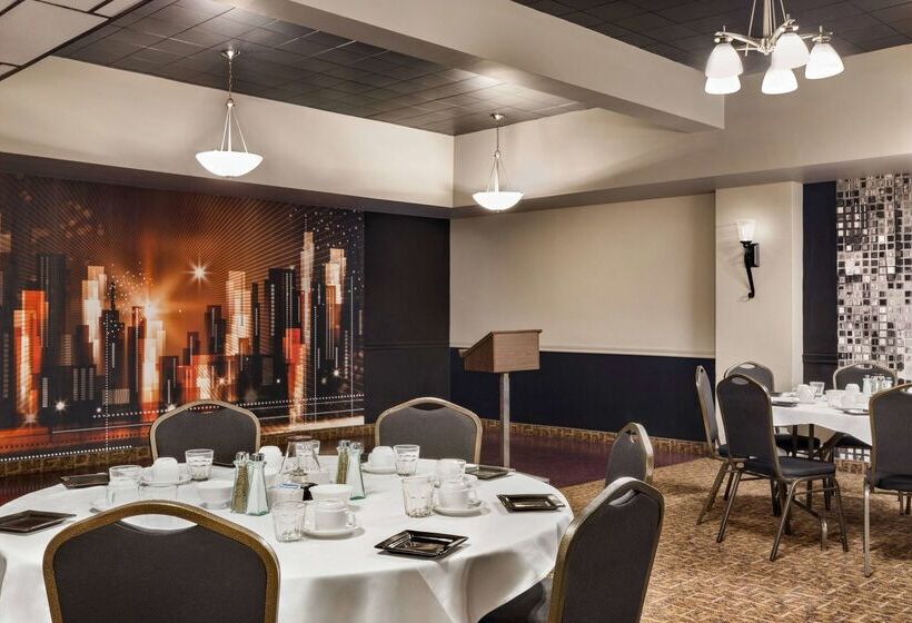 مُتل Super 8 By Wyndham Sarnia On