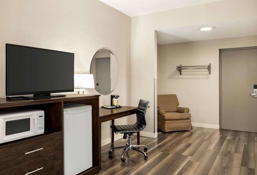 مُتل Super 8 By Wyndham Sarnia On