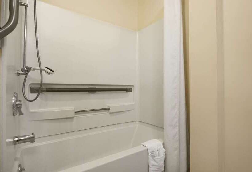 مُتل Super 8 By Wyndham Sarnia On