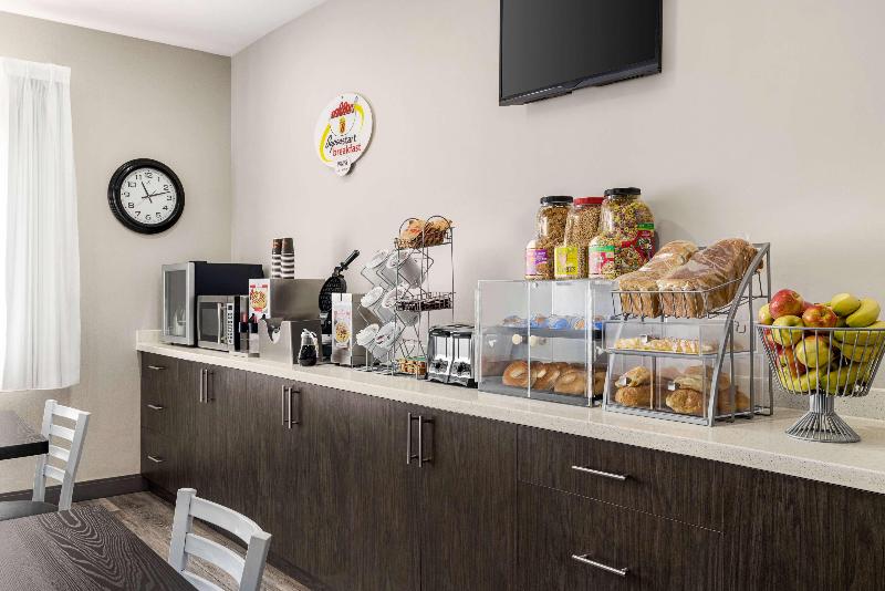 مُتل Super 8 By Wyndham Sarnia On