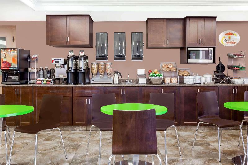 مُتل Super 8 By Wyndham Saskatoon Near Saskatoon Airport