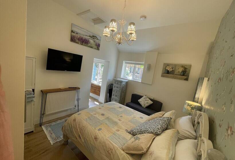 تختخواب و صبحانه Hunt House Quarters