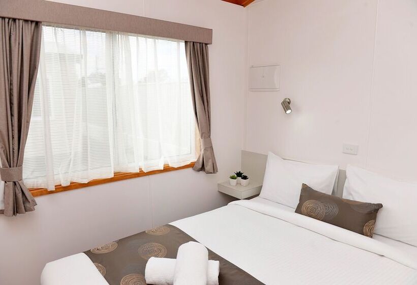 אתר נופש Riverside Cabin Park