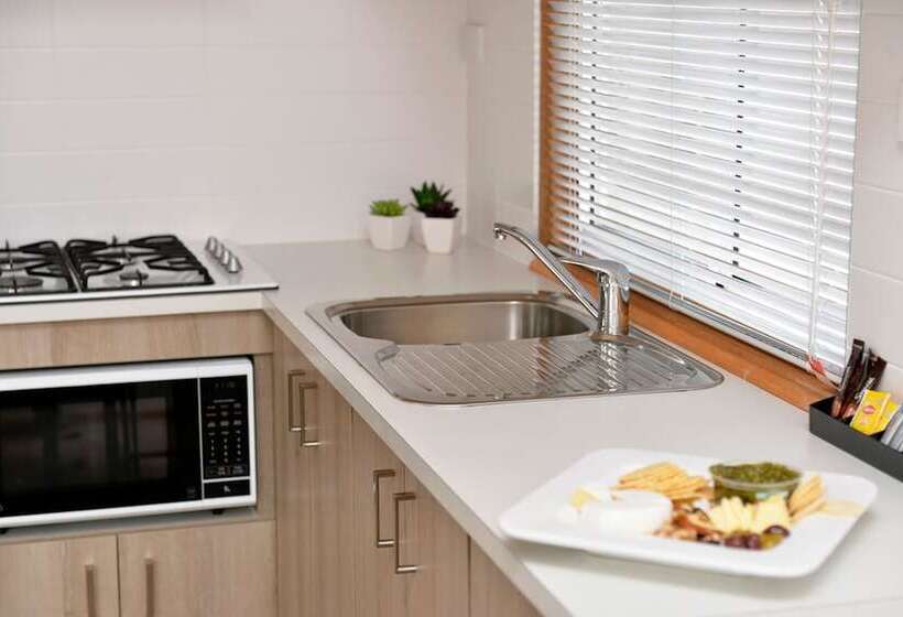 אתר נופש Riverside Cabin Park