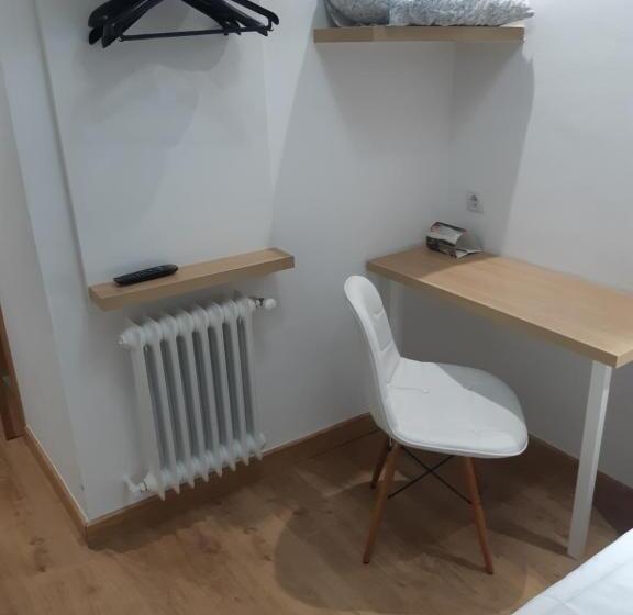 تختخواب و صبحانه Hostal Restaurante Lugano