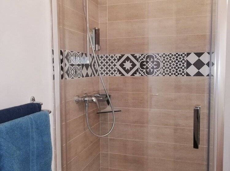 민박 Les Perluetes