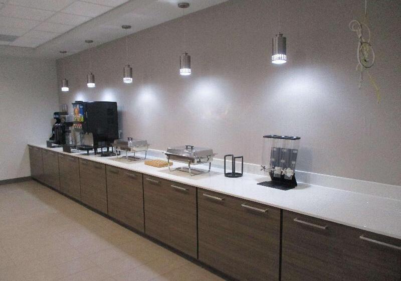 בית מלון כפרי Best Western Plus Chickasha Inn