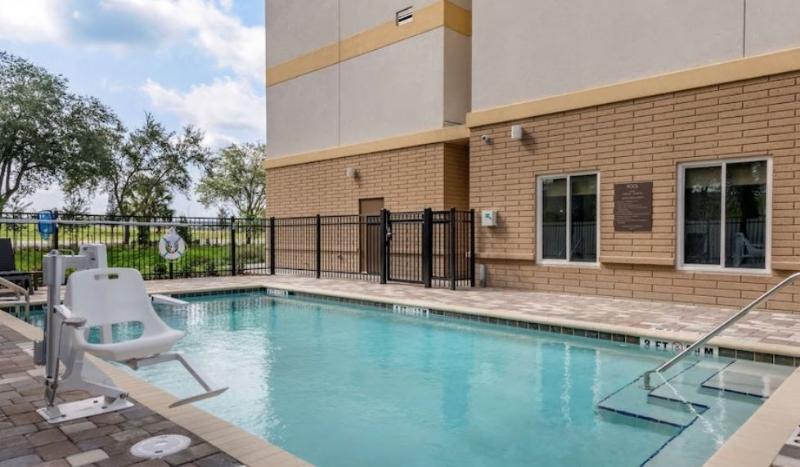 هتل Comfort Suites Daytona Beach Speedway