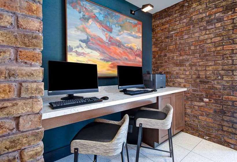 هتل Hilton Garden Inn Kalamazoo