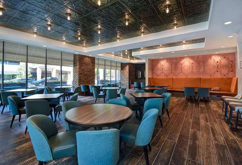 هتل Hilton Garden Inn Kalamazoo