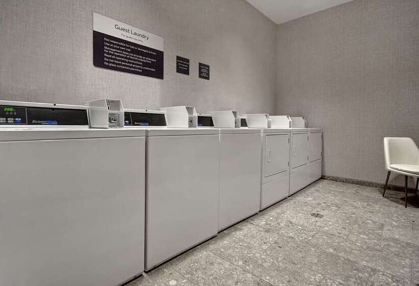 هتل Hilton Garden Inn Kalamazoo
