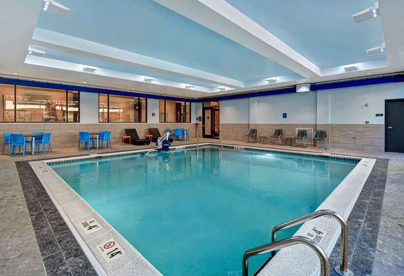 هتل Hilton Garden Inn Kalamazoo