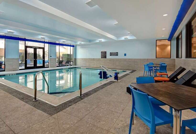 هتل Hilton Garden Inn Kalamazoo