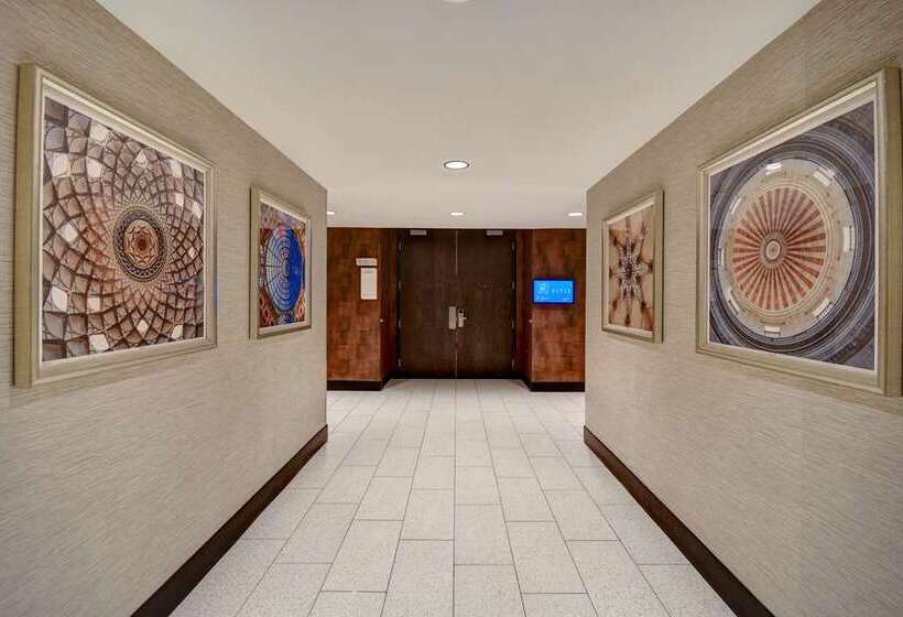 هتل Hilton Garden Inn Kalamazoo