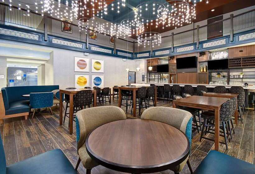 هتل Hilton Garden Inn Kalamazoo