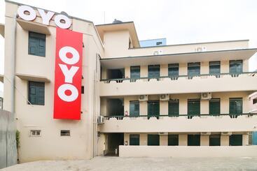 هتل Oyo 46738 Egmore Shelters