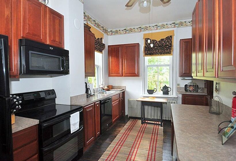 Manor At Berkeley Springs