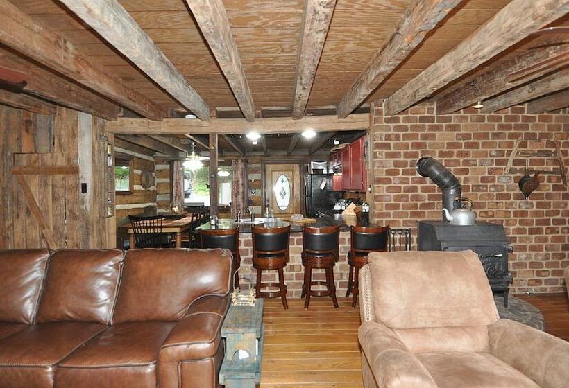 Pondview Cabin   Log Cabin Retreat