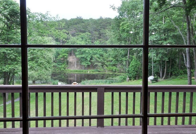 Pondview Cabin   Log Cabin Retreat