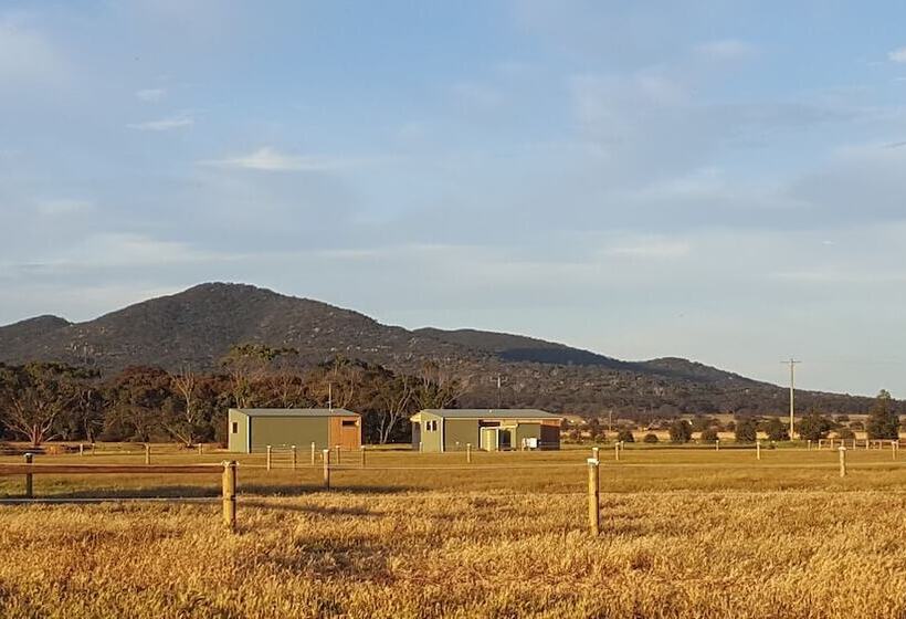 Lara Lodge