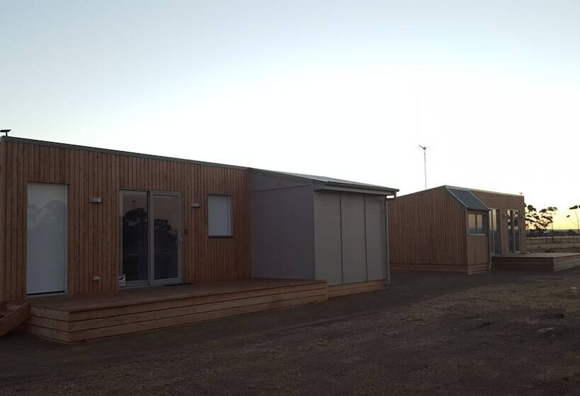 Lara Lodge