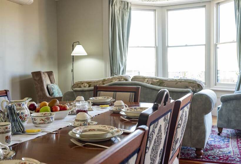مبيت وإفطار 415 Marine Parade