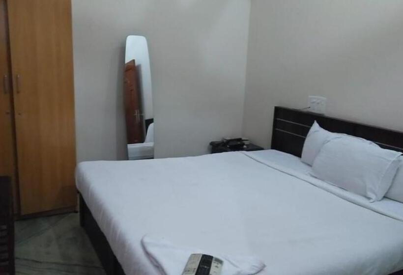 مبيت وإفطار Vaani Villa By Royal Stay