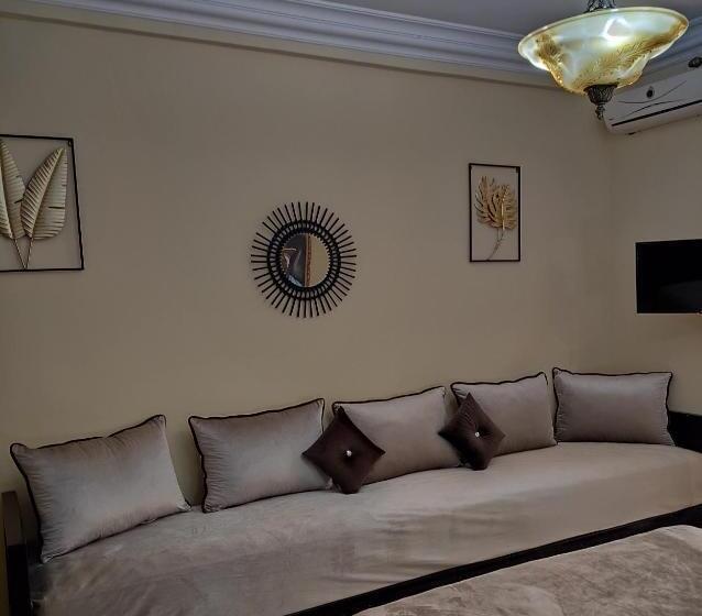 ホテル Equi Palace & Spa Near Aeroport